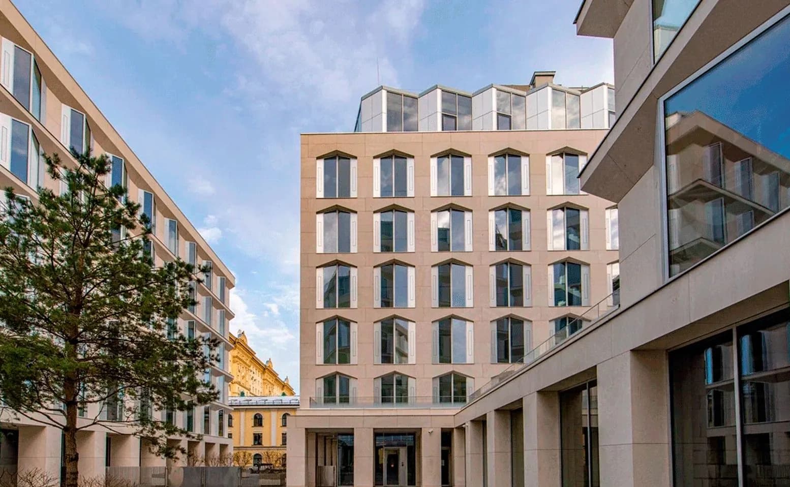 Особняк A. Residence среди деревьев