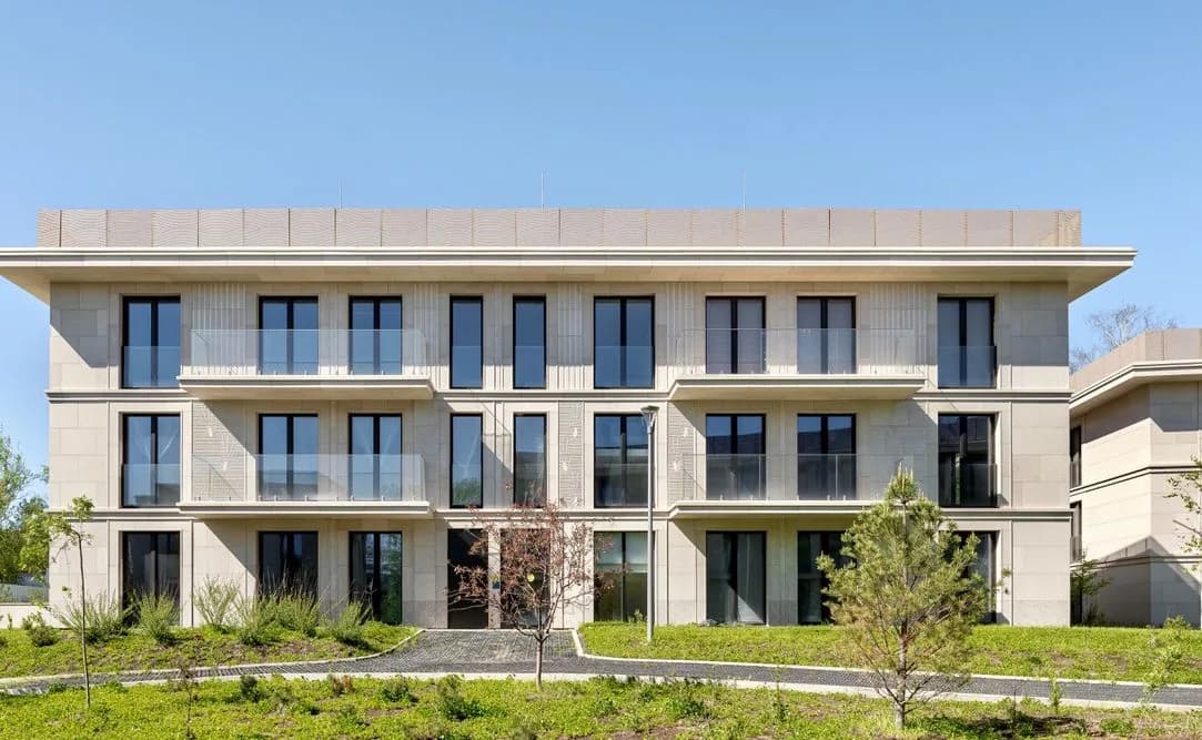 Клубная резиденция River Residences среди зелени