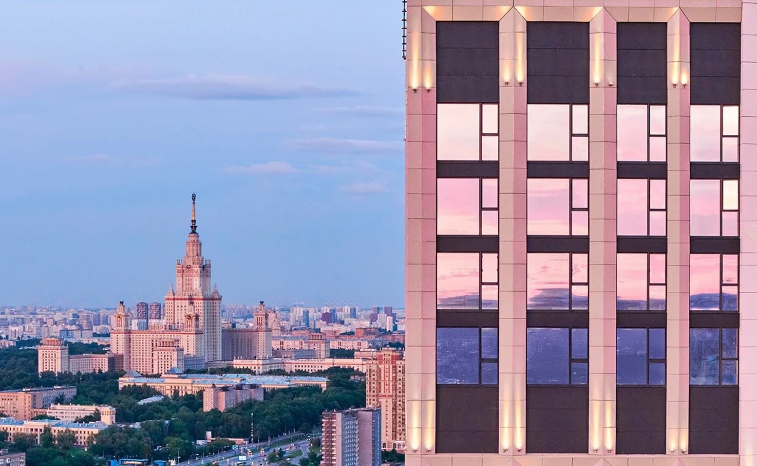 Вид из Will Towers на главное здание МГУ