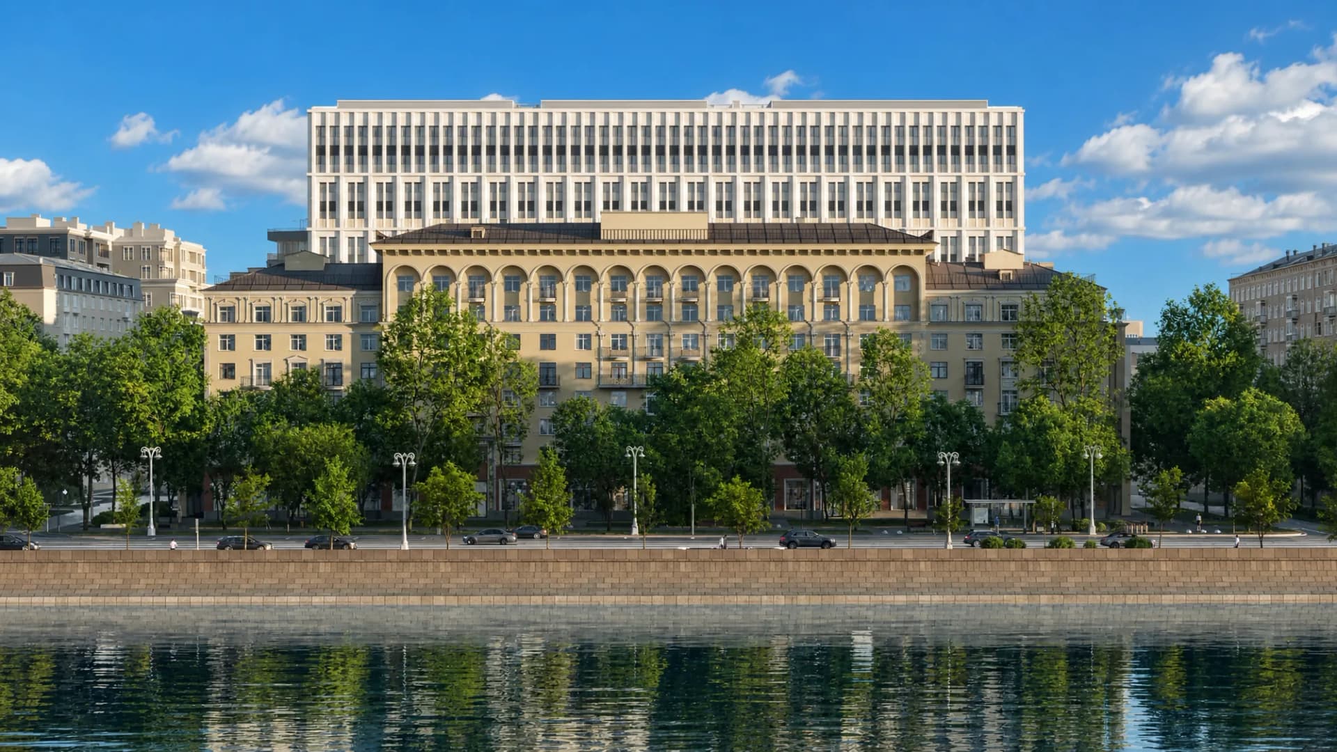 Фрунзенская набережная с воды летним днём